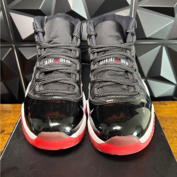 Jordan 11 Bred (2012) 7M/8.5W - Picture 3 of 8